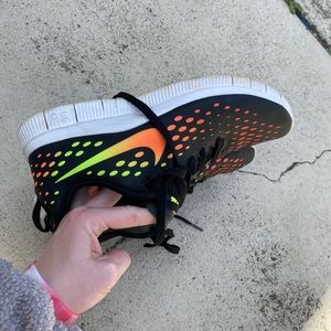NIKE Free Runs